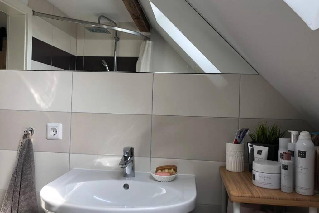 Idyllische Ferienwohnung Mit Rheinblick Keulen